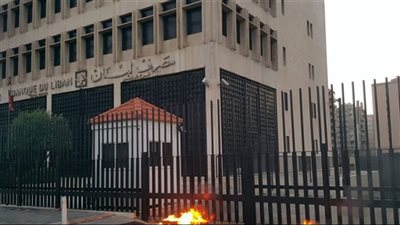 قطع للطرقات ومحاولة لاقتحام مصرف لبنان في طرابلس (فيديو) 