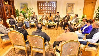 محافظ أسيوط يناقش الموقف التنفيذي لمشروعات مياه الشرب والصرف الصحي 