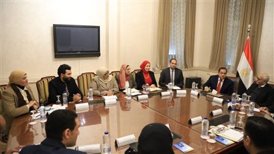 وزير التربية والتعليم يتسلم من رئيس التنظيم والإدارة نتيجة مسابقة 30 ألف معلم