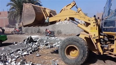 إزالة 20 حالة تعد على أراضي زراعية وبناء مخالف بمراكز أسيوط 