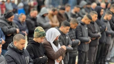 آلاف الفلسطينيين يؤدون صلاة الجمعة في المسجد الأقصى رغم إجراءات الاحتلال