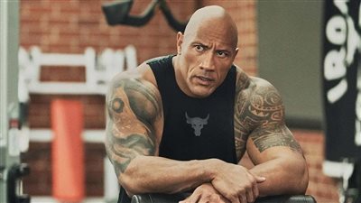 تفاصيل نجاة والدة الممثل والمصارع ذا روك من حادث سير 