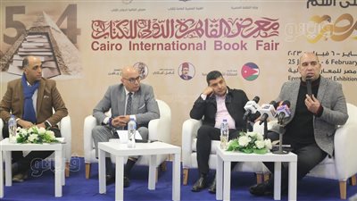 معرض الكتاب يناقش الإعلام والمنصات الرقمية بالصالون الثقافي (صور)