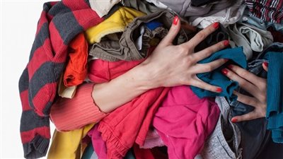  تفسير حلم الملابس القديمة في المنام.. علاقته بحل المشكلات
