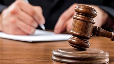 المشدد 6 سنوات لسائق والتأجيل لمتهمين بالاستيلاء على المال العام