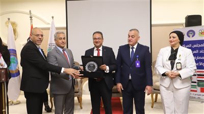 اتحاد عمال المصارف العرب يكرم قادة العمل العربي 