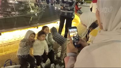 معرض الكتاب، الصور التذكارية أمام النافورة تتصدر المشهد مع نهاية اليوم العاشر