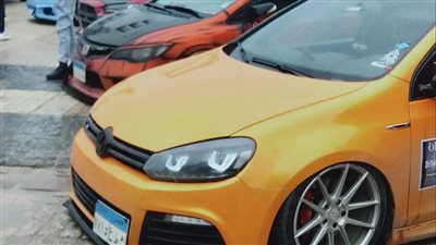 موكب سيارات نادرة بممشى قلعة قايتباي بالإسكندرية (صور)