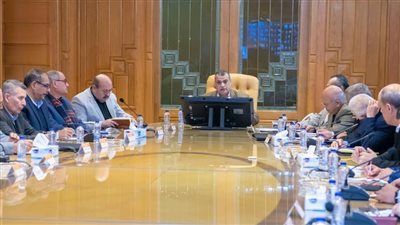 وزير الإنتاج الحربي يجتمع مع رؤساء مجالس إدارات الشركات 
