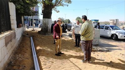 محافظ أسوان يشدد على سرعة إنهاء تطوير الشوارع (صور)