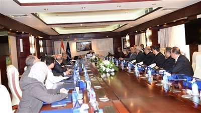 قناة السويس تبحث سبل جذب خطوط ملاحية