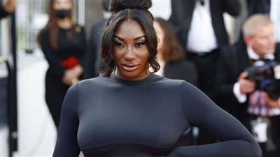 مجهول يبتز مغنية شهيرة بفيديوهات فاضحة 