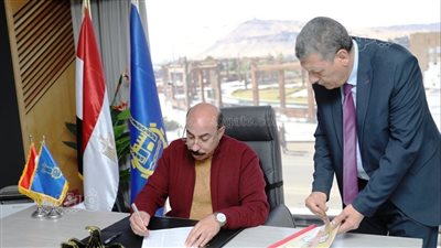 محافظ أسوان يعتمد نتيجة الشهادة الإعدادية بنسبة نجاح 78.11 % (صور)