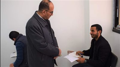 رئيس جامعة العريش يتابع سير امتحانات طلاب الدراسات العليا بمعهد الدراسات البيئية