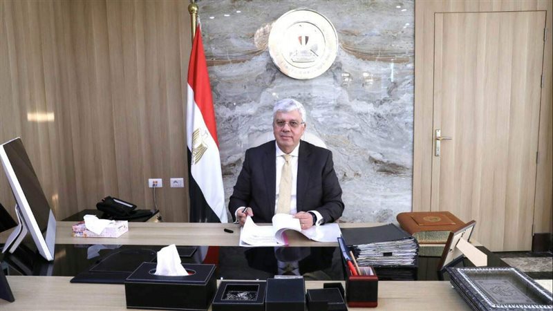 الدكتور أيمن عاشور
