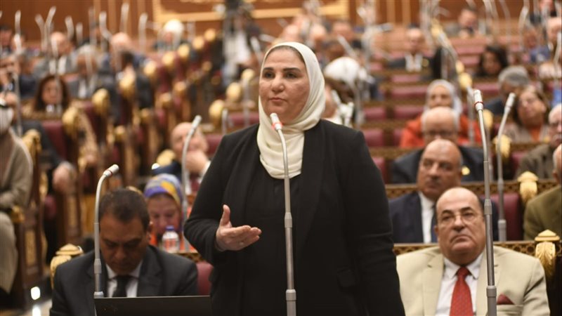 وزيرة التضامن تناقش