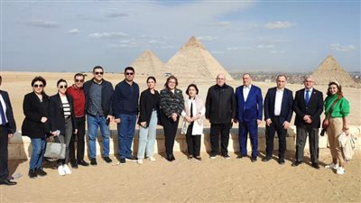 رئيسة المجلس الوطني بأذربيجان تزور أهرامات الجيزة 