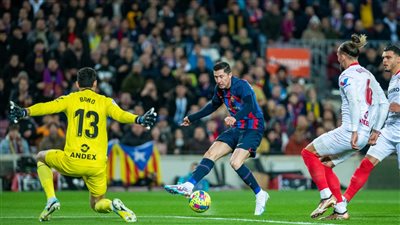 برشلونة يضرب إشبيلية 0/3 ويعزز صدارة الدوري الإسباني 