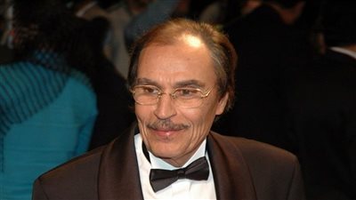 نجل عزت العلايلي: أفتقد الأب الحنون بشدة (فيديو)