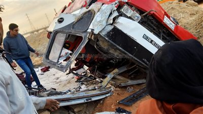 إصابة ٢٢ شخصا في انقلاب اتوبيس يحمل ٢٦ راكبا،صور