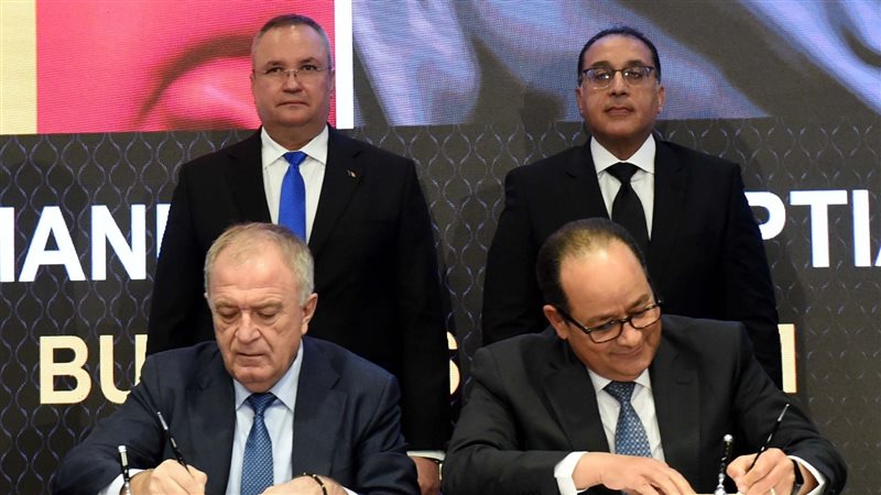 جانب من توقيع الاتفاقية،