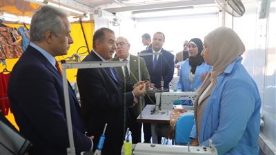 وزير القوى العاملة يتفقد عربة تدريب متنقلة بالغردقة