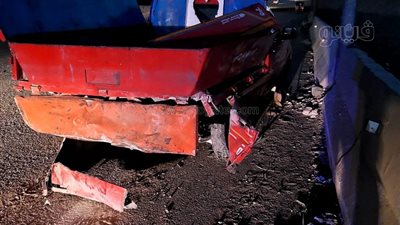 مصرع عاملين وإصابة 9 في انقلاب سيارة نقل أعلى الإقليمي (صور)