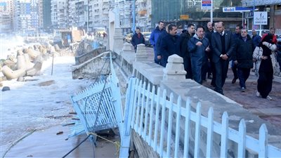 محافظ الإسكندرية: هبوط شاطىء إدوار خراط بسبب سوء الأحوال الجوية ونحر البحر (صور)