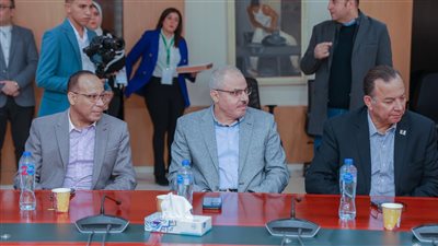 رئيس جامعة قناة السويس يُشيد بزيارة وزير التعليم العالي لجامعة الجلالة 