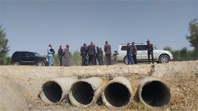 تطهير ورفع كفاءة مخرات السيول بقرية بني حسن الشروق في المنيا 