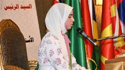 منى محيسن تفوز بجائز الفرع السابع في المسابقة العالمية لحفظ القرآن الكريم