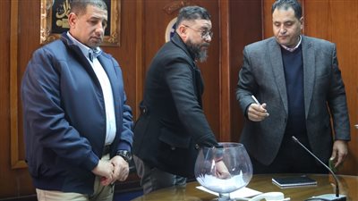 سكرتير عام محافظة السويس يشهد قرعة 16 ورشة بالمدينة الصناعية (صور)