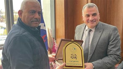 محافظ السويس يستقبل المدير التنفيذي لحماية وتنمية البحيرات والثروة السمكية (صور)