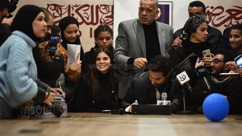 كريم فهمي وزوجته،