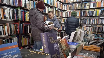 حرب الكتب بين موسكو وكييف.. محاولات أوكرانية لمحو الثقافة الروسية والسوفيتية من أراضيها