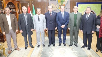 محافظ المنوفية يستقبل رؤساء جامعتي المنوفية ومدينة السادات والمحافظين السابقين