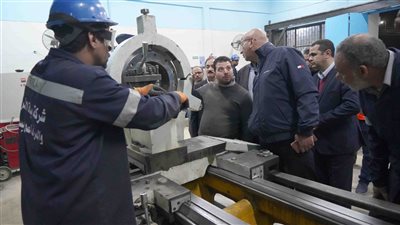 نائب رئيس القابضة لمياه الشرب يتفقد المعمل المركزي وورش الخدمات  