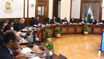 رئيس الوزراء يستعرض مخططات الشريط الساحلي بمدينة العلمين الجديدة