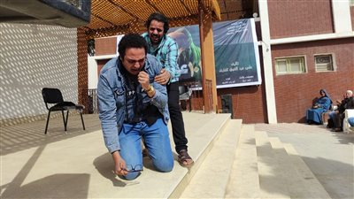 محافظ أسيوط يشيد بالعرض المسرحي 101 عزل 