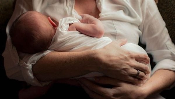 تفسير حلم الرضاعة في المنام وعلاقته بالخير والرزق الوفير