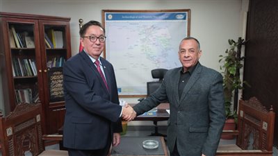 أمين عام المجلس الأعلى للآثار يلتقي سفير كازاخستان بالقاهرة