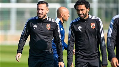 محاضرة ختامية للاعبي الأهلي قبل مواجهة الهلال السوداني 