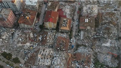 زلزال تركيا، الشيف بوراك يبكي بحرقة ويطلب المساعدة (فيديو)