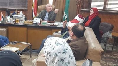 رئيس مركز الحسينية بالشرقية يجتمع باللجنة السكانية 