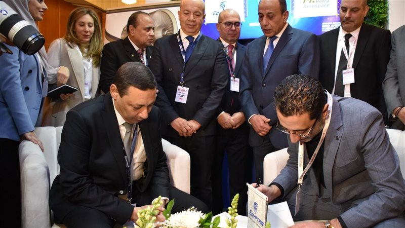 مصر للطيران توقع
