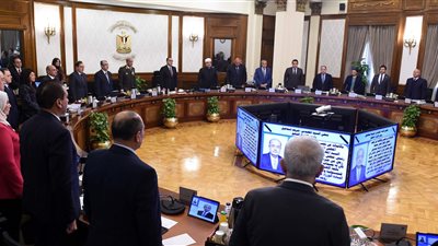 اجتماع مجلس الوزراء، الحكومة تقف دقيقة حدادا على روح رئيس الوزراء السابق شريف إسماعيل