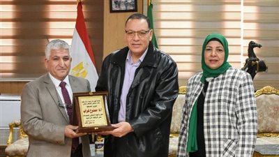 محافظ الشرقية يلتقى بنقيب الزراعيين بالمحافظة 