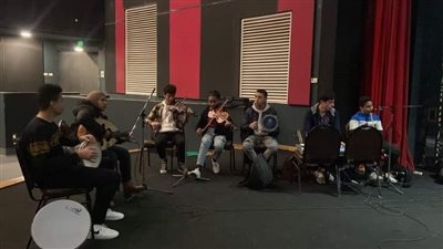 الجيزة تدعم مستشفى سرطان الأطفال بعروض عرائس وورشة رسم وتلوين (صور)