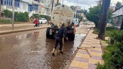 استمرار رفع درجة الاستعداد القصوى للتعامل مع سوء الأحوال الجوية في دمياط (صور)