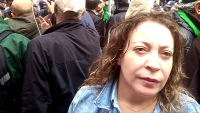 الجزائر تستدعي سفيرها لدى فرنسا بعد تهريب ناشطة جزائرية